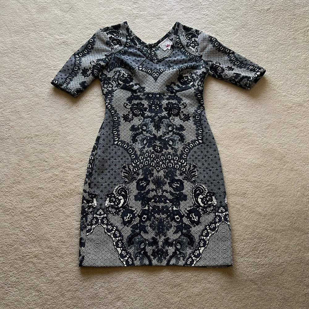 Women’s Baraschi Size 2 print Vneck dress with 6” (inside measure) sleeves
